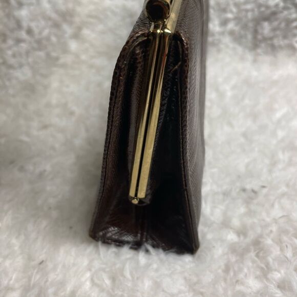 Vintage Brown Snake skin print handbag with antique gold tone hardwares. - Picture 4 of 15